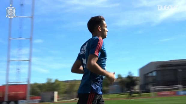 Behind the scenes: Sergio Reguilón with the Spanish national team